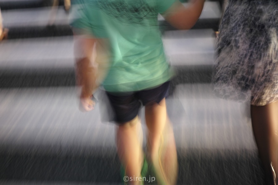 Series 03、写真 13 / 14